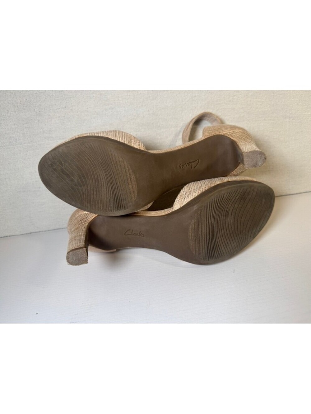 Clarks Collection Women's Ambyr Skip Beige Metallic Ankle Strap Heels Size 8 US - Picture 7 of 11
